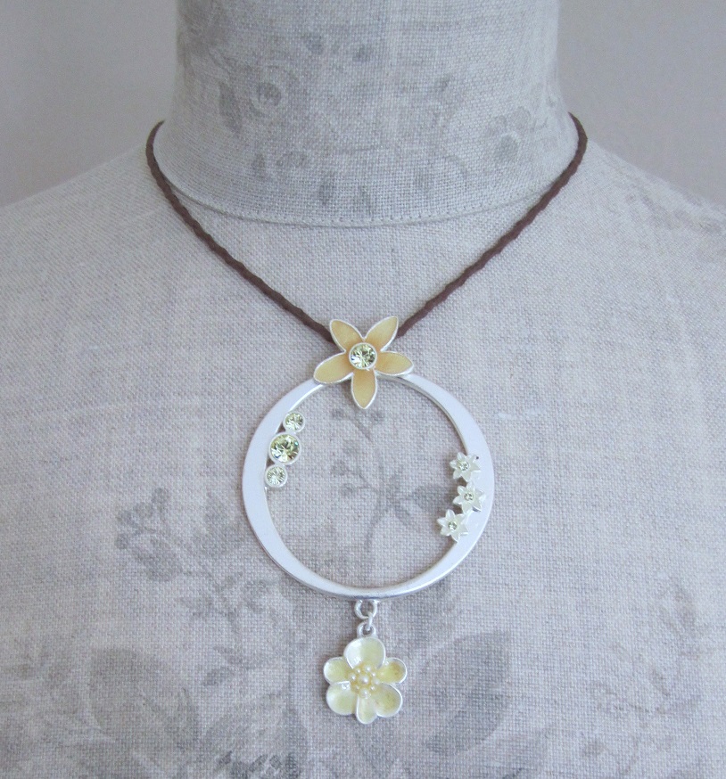 PILGRIM - ENCHANTED FLOWER - Hoop Pendant Necklace - Silver Plate/Yellow BNWT